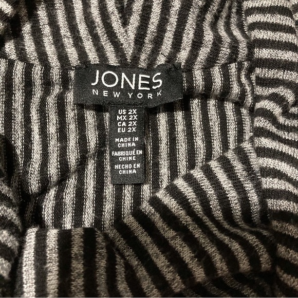 Jones New York Black & White Striped Tunic | Size 2X | Flare Hem | Cowl Neck - Picture 5 of 7